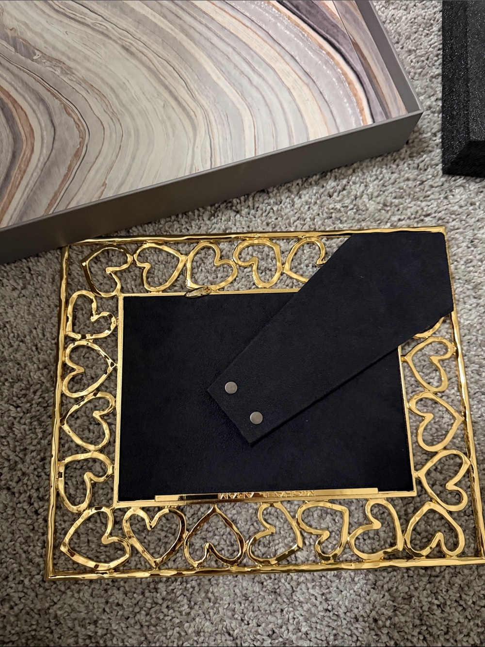 Michael Aram Gold Openwork Heart Photo Frame - Picture 8 of 8